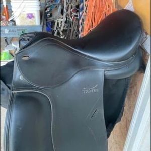Tekna S Line dressage saddle
